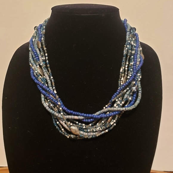 Blue seed and silver tone layered necklace - Picture 9 of 9